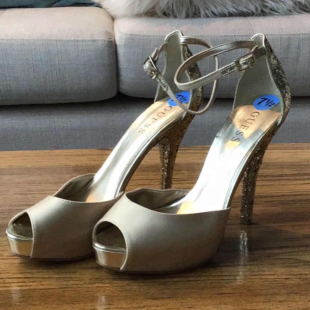 Satin stilettos with sparkles